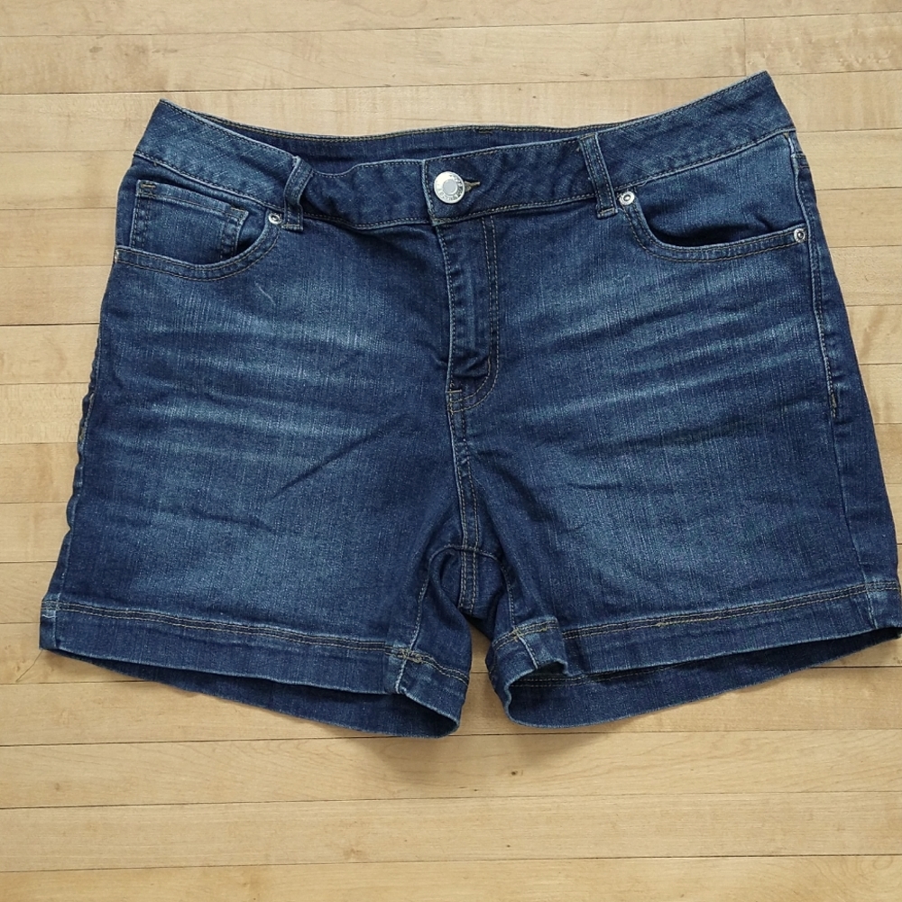Maurice's mid rise denim shorts